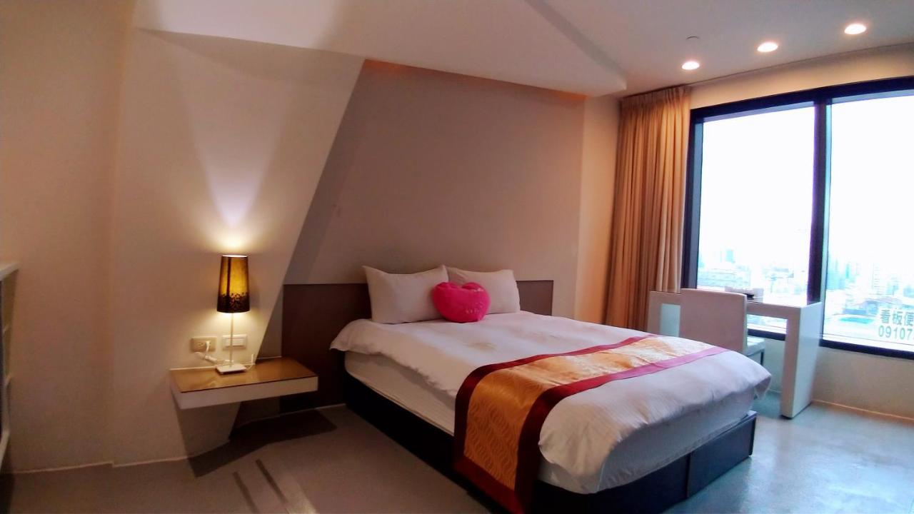 85 Leisurely Hotell Kaohsiung Exteriör bild