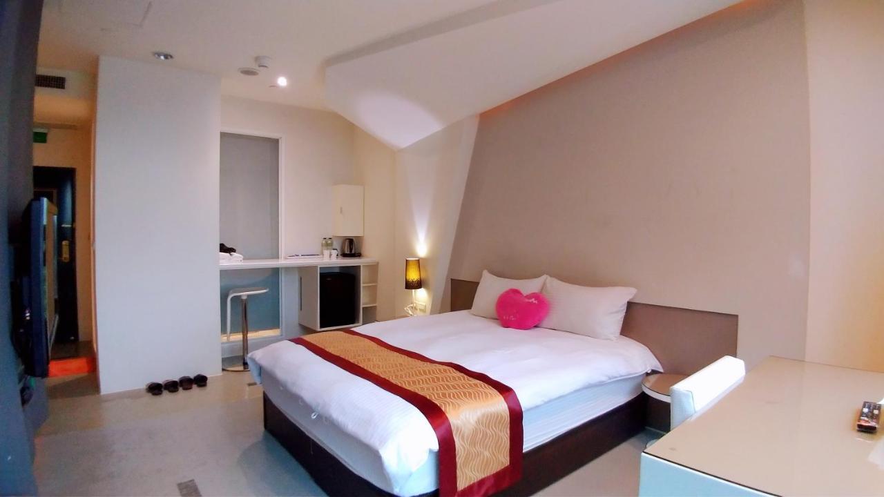 85 Leisurely Hotell Kaohsiung Exteriör bild