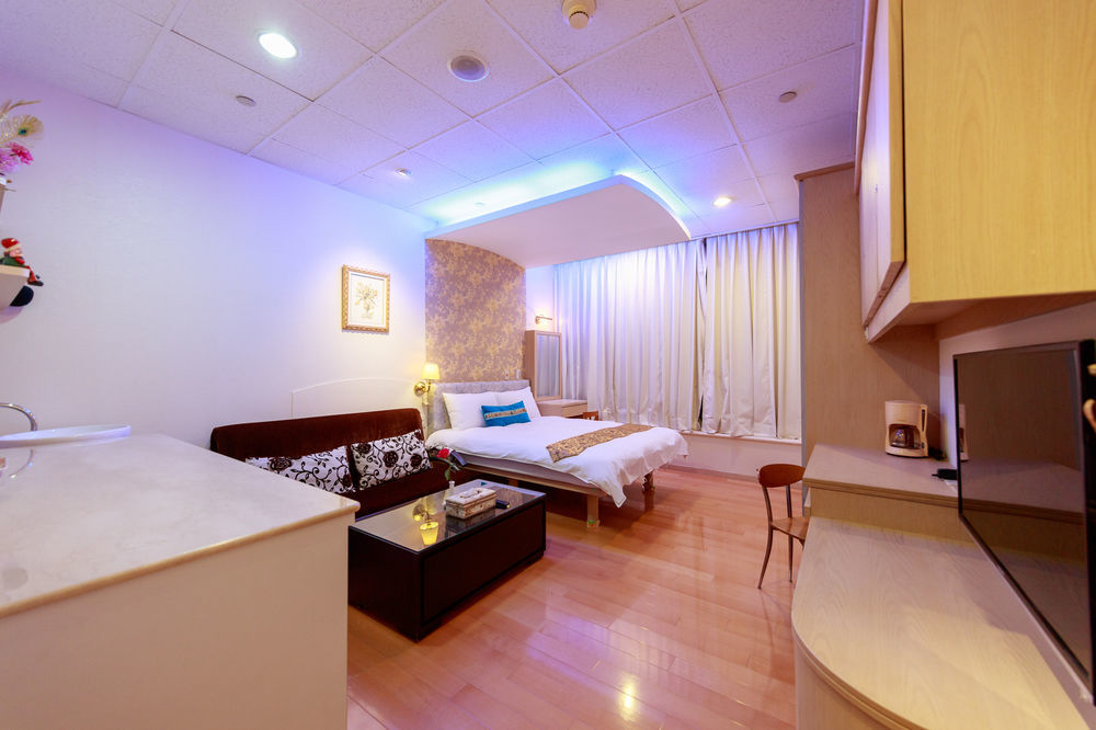 85 Leisurely Hotell Kaohsiung Exteriör bild