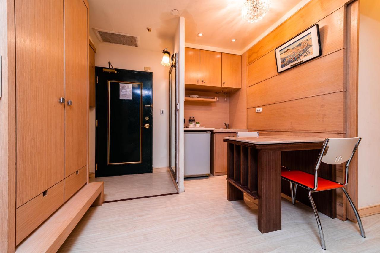 85 Leisurely Hotell Kaohsiung Exteriör bild